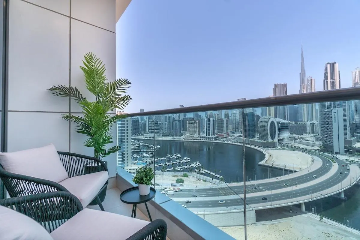 Trendy 1-Bedroom Apartment For 4 In Business Bay Дубай
