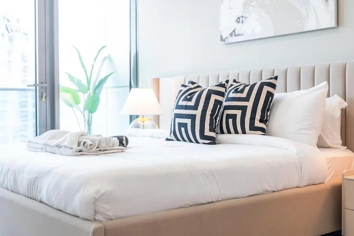 Trendy 1-Bedroom Apartment For 4 In Business Bay Дубай