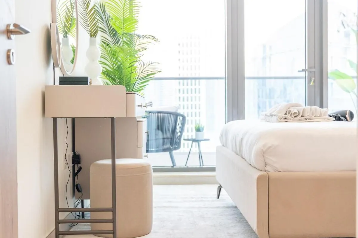 Trendy 1-Bedroom Apartment For 4 In Business Bay Дубай