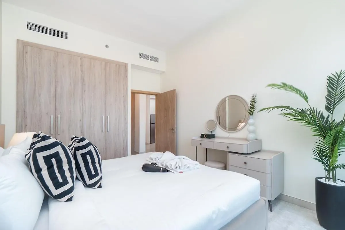 Trendy 1-Bedroom Apartment For 4 In Business Bay Дубай