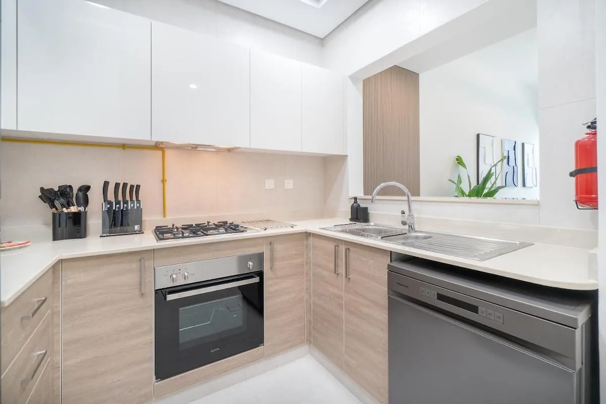 Trendy 1-Bedroom Apartment For 4 In Business Bay Дубай