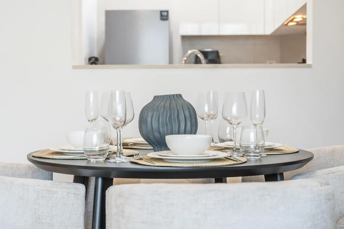 Trendy 1-Bedroom Apartment For 4 In Business Bay Дубай 0*,  ОАЭ