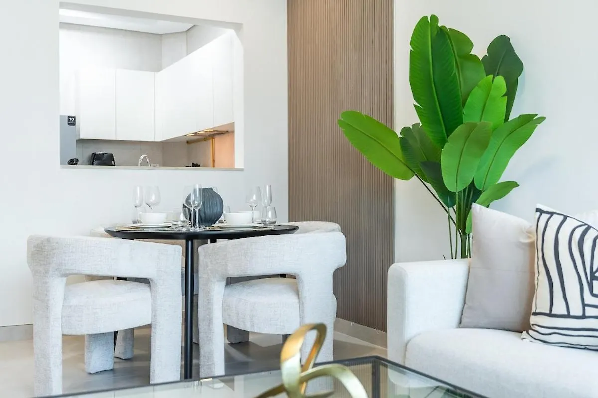 Trendy 1-Bedroom Apartment For 4 In Business Bay Дубай