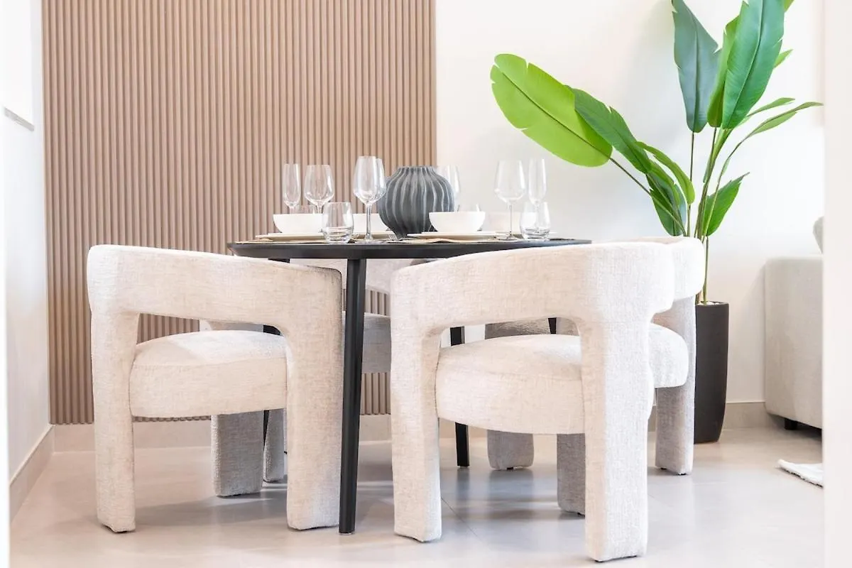 Trendy 1-Bedroom Apartment For 4 In Business Bay Дубай