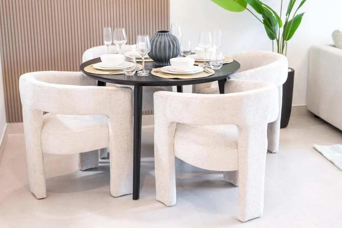 Trendy 1-Bedroom Apartment For 4 In Business Bay Дубай