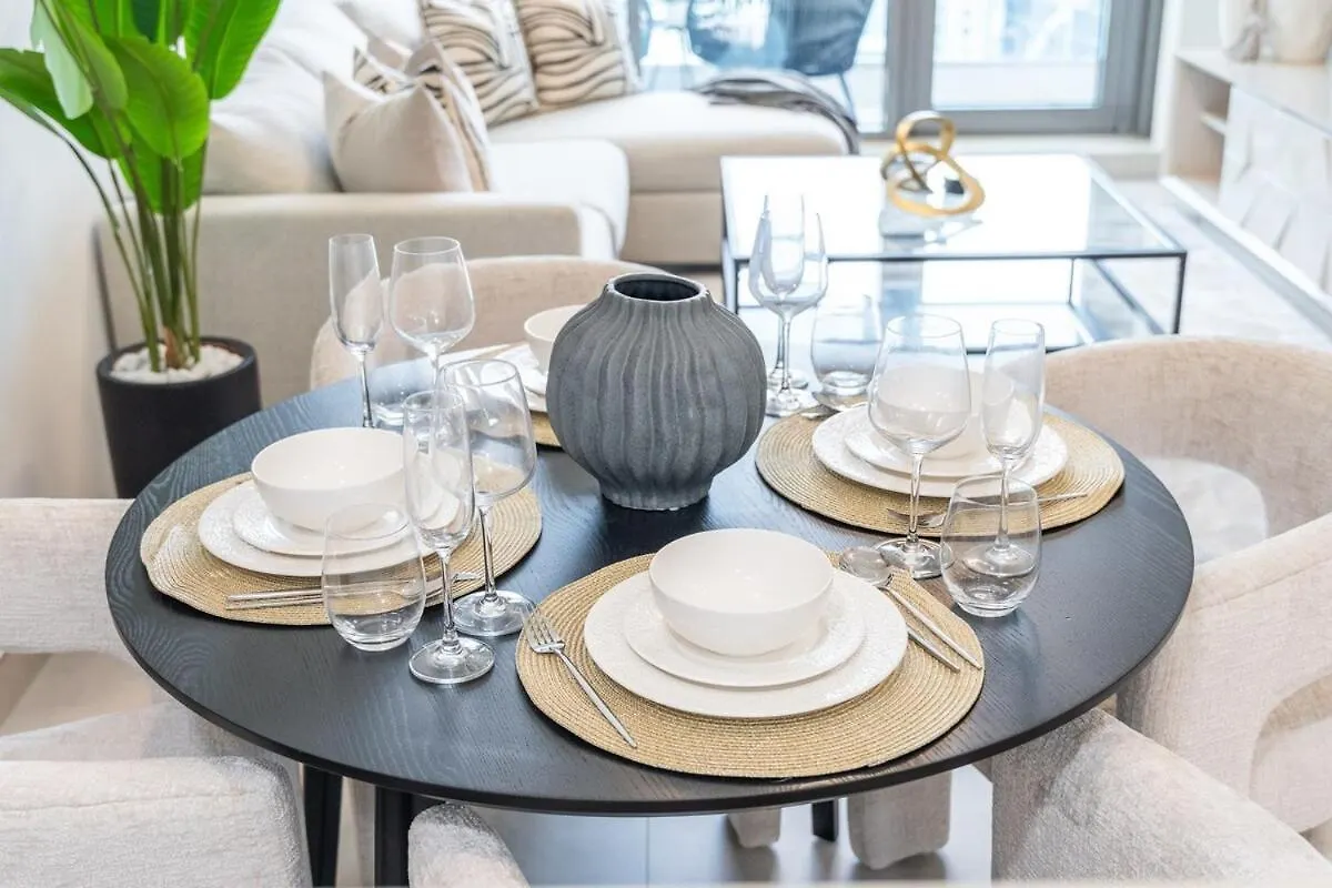 Trendy 1-Bedroom Apartment For 4 In Business Bay Дубай