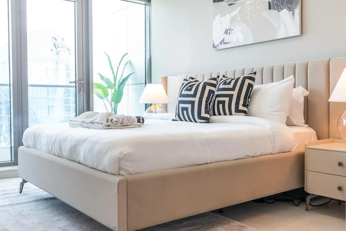 Trendy 1-Bedroom Apartment For 4 In Business Bay Дубай